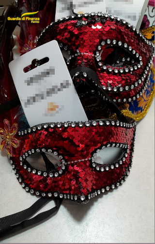 Fermo - Maschere e costumi di Carnevale contraffatti, una denuncia